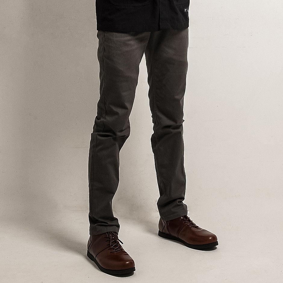 BREY CO Chino  Basic Dark Grey Celana  Chino  Panjang Pria 