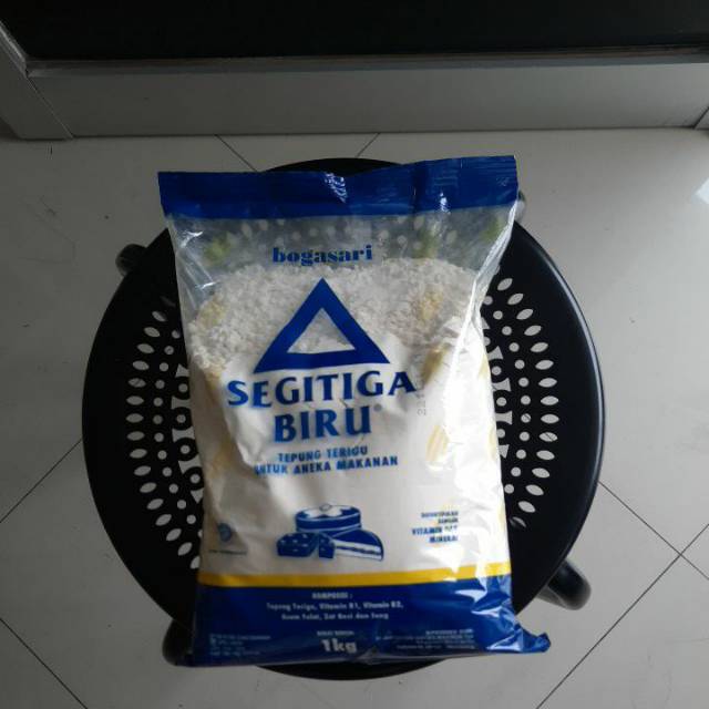 

Segitiga biru