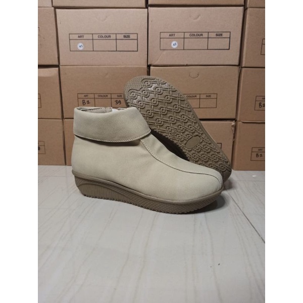 sepatu boots wanita murah / sepatu boots cewek /sepatu boot perempuan /wedges boot murah ZB1