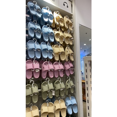 MINISO🆕 sendal slop unisex (sisa size 37-40)