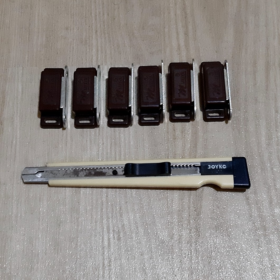 Magnet Kayu Kotak Kecil Coklat Magnit Pintu Lemari Push Open