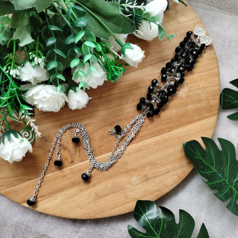 Syaira brooch / bros dagu juntai panjang-Hitam