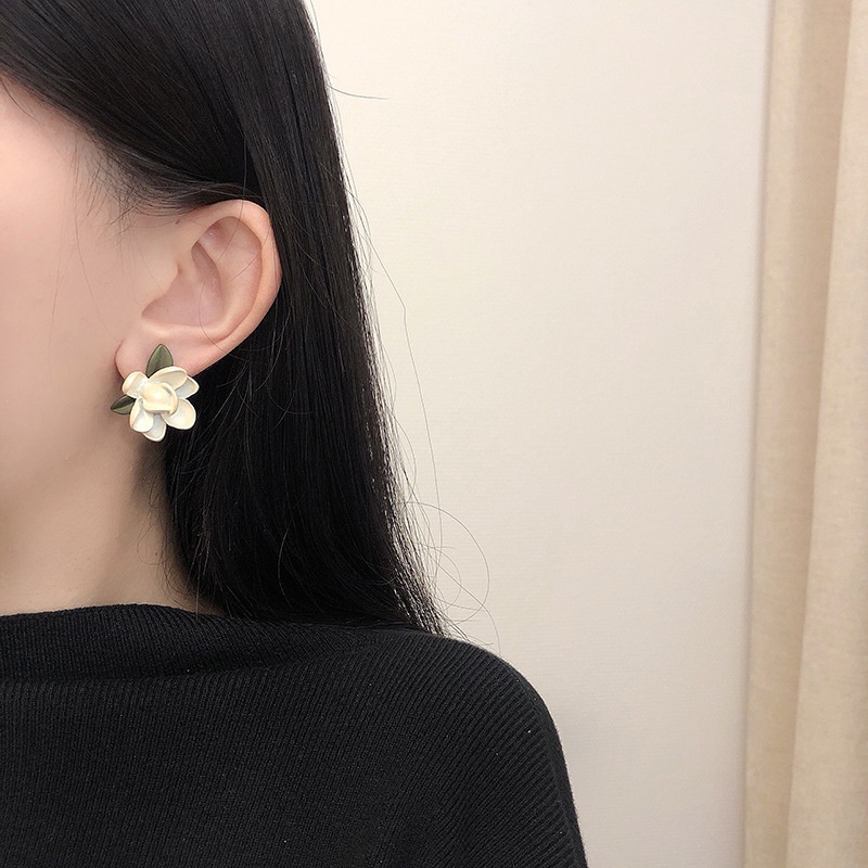 Anting Tusuk Motif Bunga Gardenia / Daun Ala Vintage / Korea Untuk Wanita