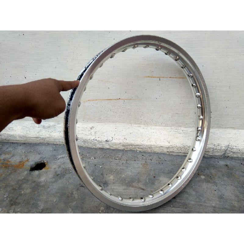 velg Tk japan silver glossy uk 140 ring 17 bekas pakai