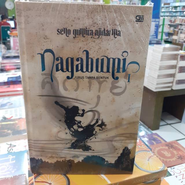 BUKU NOVEL KOLOSAL SEJARAH BUDAYA NAGABUMI 1 OLEH SENO GUMIRA AJIDARMA GRAMEDIA