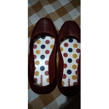 பிновий BATA Sepatu Wanita CRYSTAL karet (hitam/maroon) Murahஆ