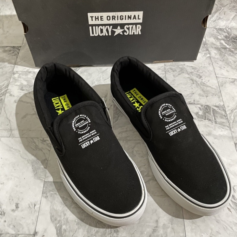 Lucky Star Slip On Hitam Putih - Sepatu Slip On Pria Casual