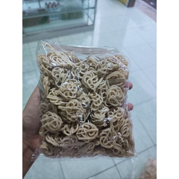 

Krupuk mawar rasa terasi
