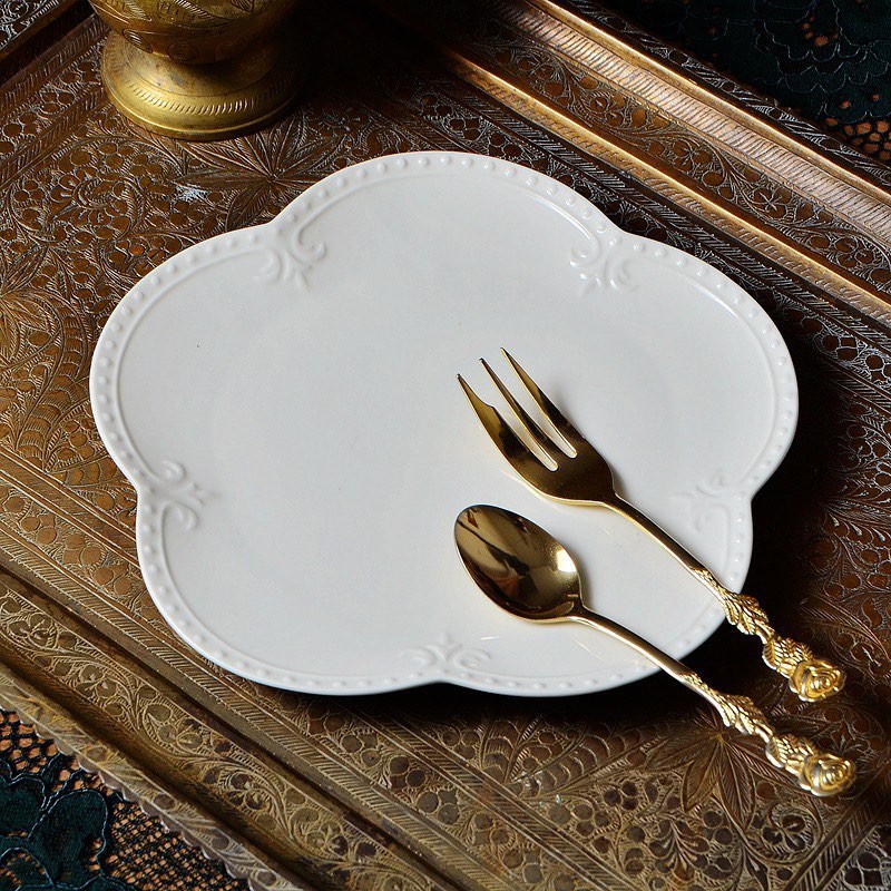 PIRING SAJI CANTIK BENTUK BUNGA KERAMIK PUTIH POLOS ELEGAN/PIRING SAJI CANTIK