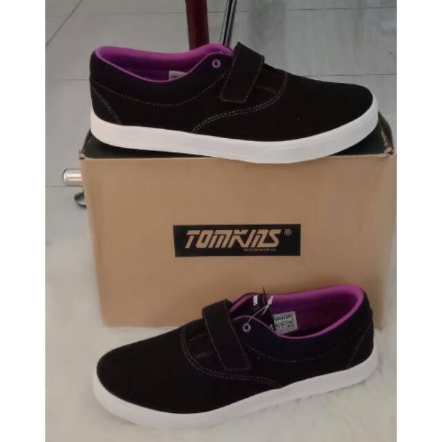 Sepatu  Tomkins size 39 warna hitam