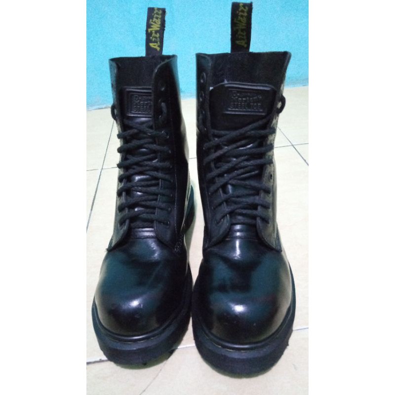 sepatu dr. Martens ori