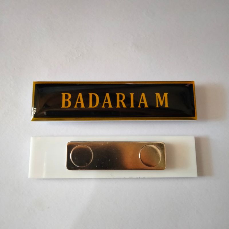 

Name Tag Akrilik Magnet Warna Emas / Papan Nama dada Akrilik