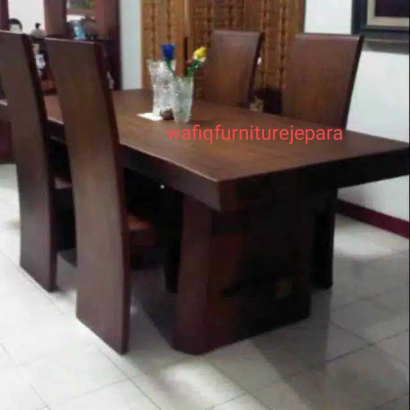 meja makan kayu trembesi meja+ kursi4 kayu suwar Jepara