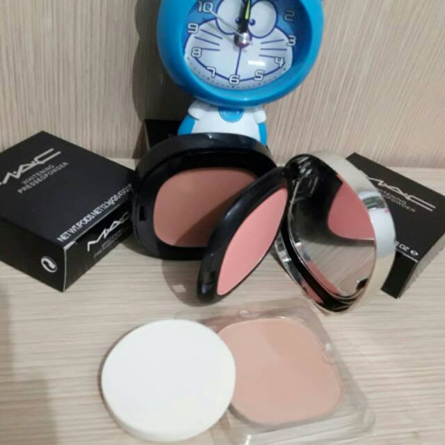 MAC 3in1 Powder/ Whitening Pressed Powder