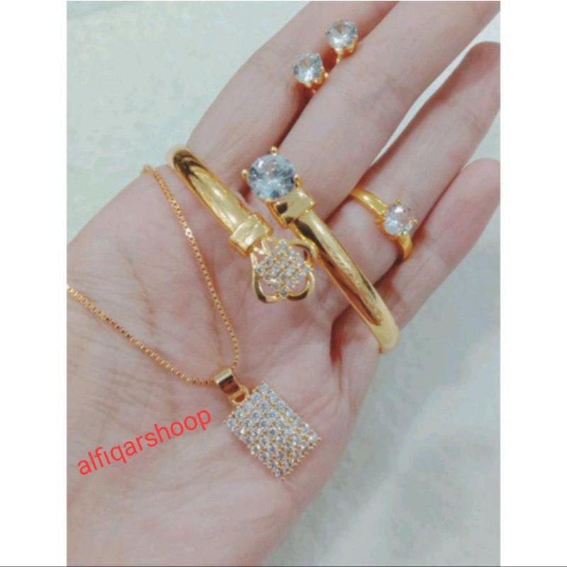 perhiasan set dewasa titanium m