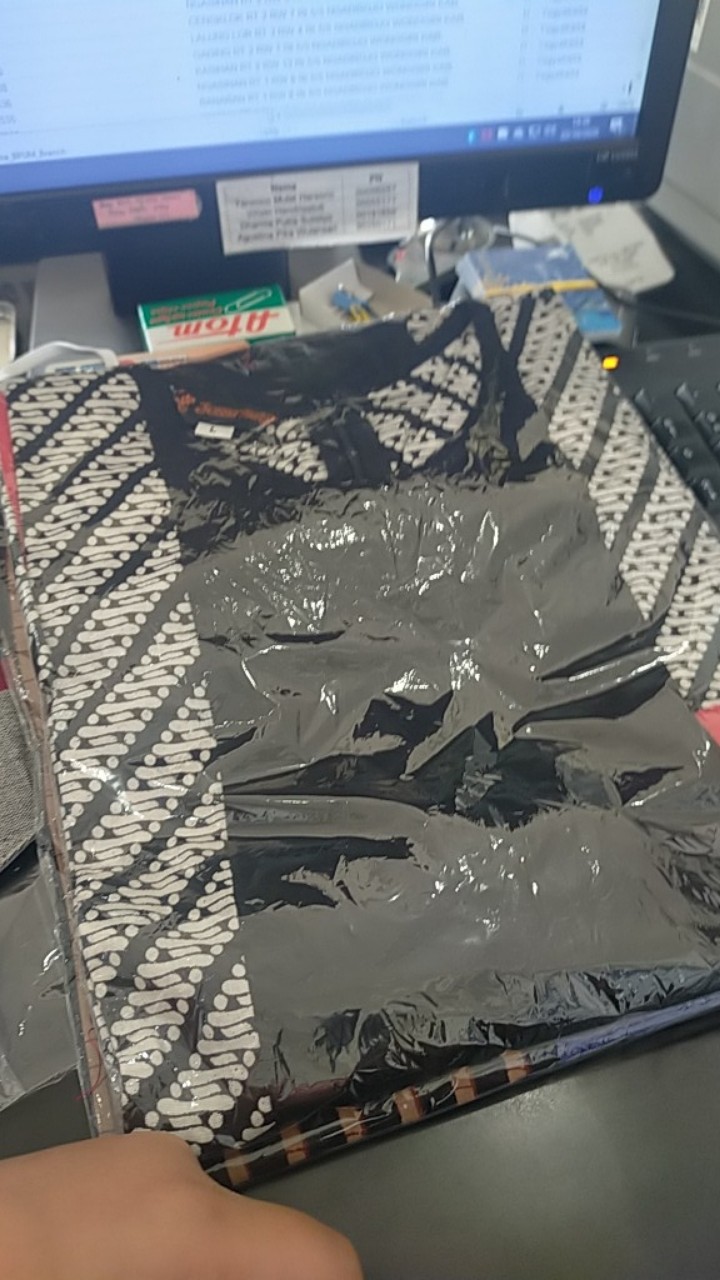 Blus Ardilla Baju Batik Monokrom Wanita Kerja Kantor Elegan Kekinian