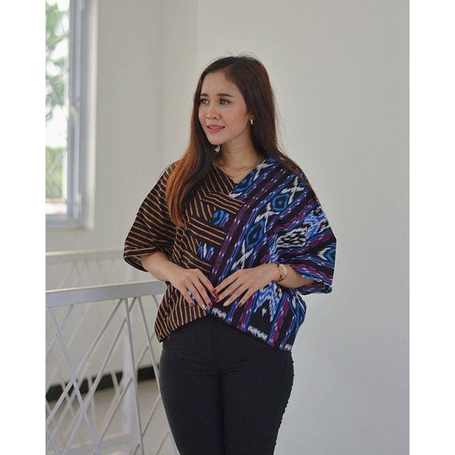 CROP TOP ETNIK MODEL OVER SIZE ATASAN TENUN BLUS KANTOR ATASAN SONGKET OUTER TENUN Baju Batik Wanita Atasan Blus/Murah Baju kekinian Atasan Wanita Terbaru Adem New Modern Seragam Pesta Resepsi Kantor Kerja Dinas.