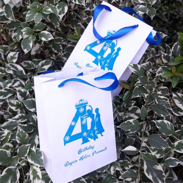 

Paperbag kraft putih size kecil, pxlxt 15x9x21