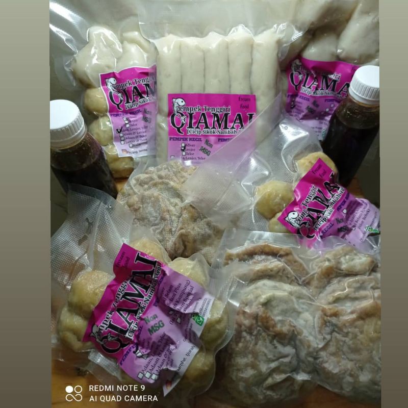 

Pempek tenggiri QiaMai paket campur 4 (5 lenjer 5 telor) Frozen food and vacuum pack