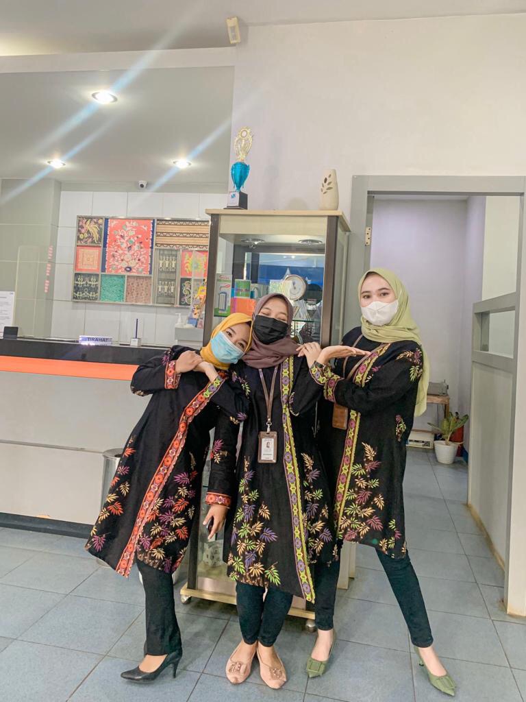 Grosir Terlaris Genes Jelita Tunic Navbor Yelbor Whitbor Creambor Tunik Batik Modern Hrb153