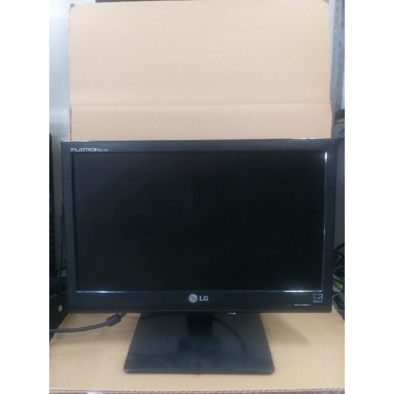 Monitor LCD 16 inci widescreen