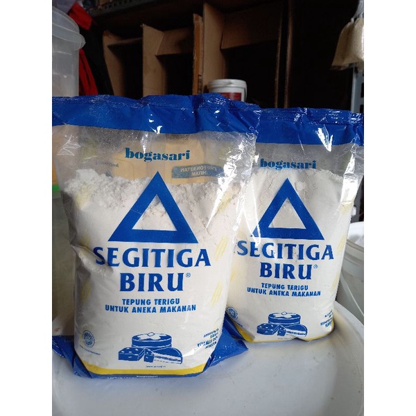 

TEPUNG TERIGU SEGITIGA BIRU
