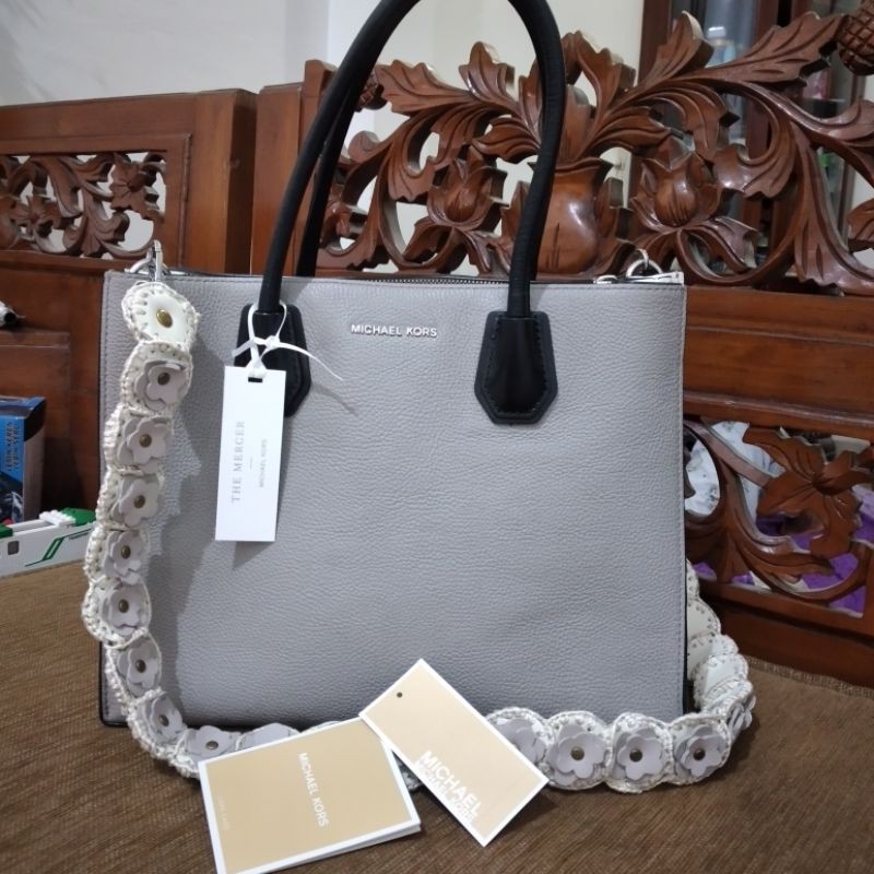 Tas MK Mercer large convertible tote pearl grey/white/black Sold