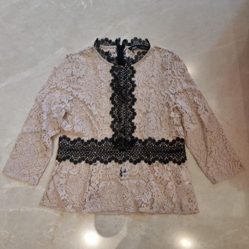 《NEW》Zara woman brokat blouse