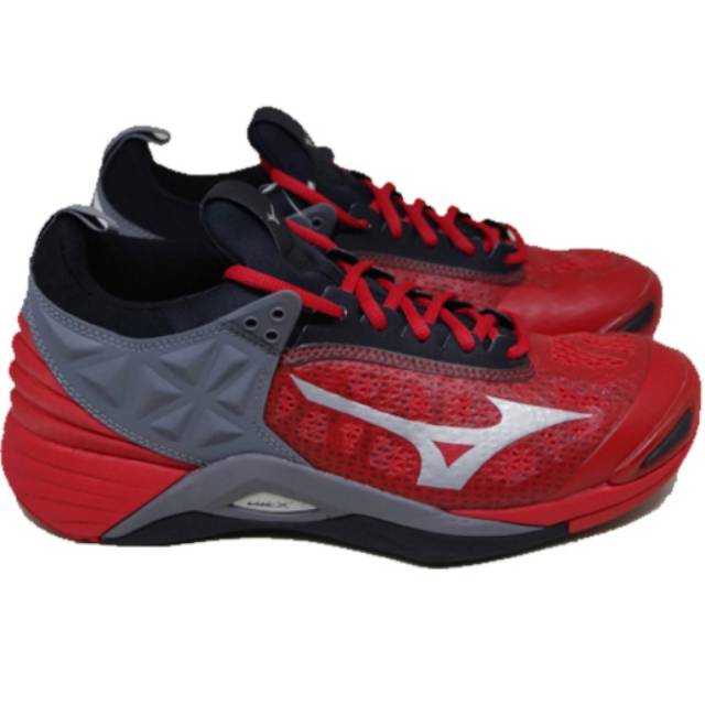 mizuno momentum low