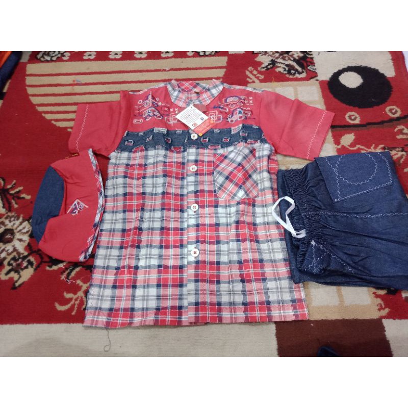 Koko Anak Laki-laki Dannis