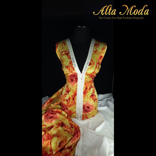 

Alta Moda Printed Silk Sutra Premium Motif Floral Lukis Oranye (1M)