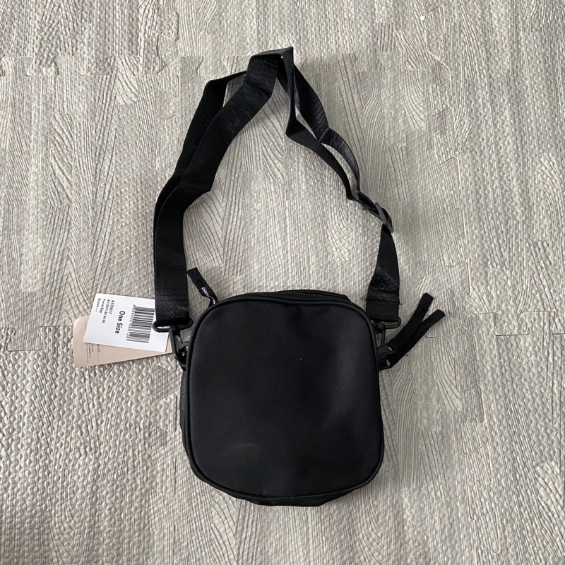 Carh**T sling bag Black