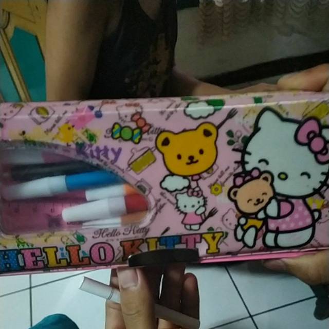 

Tempat pinsil