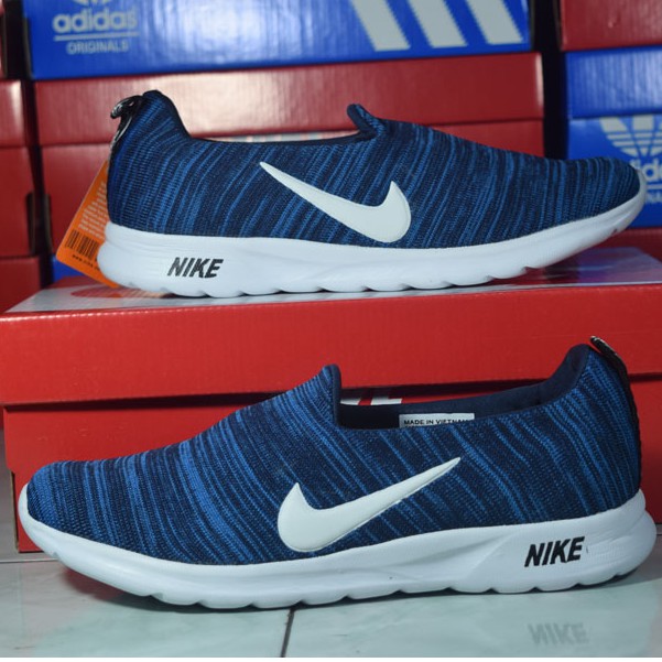 nike slip on wanita