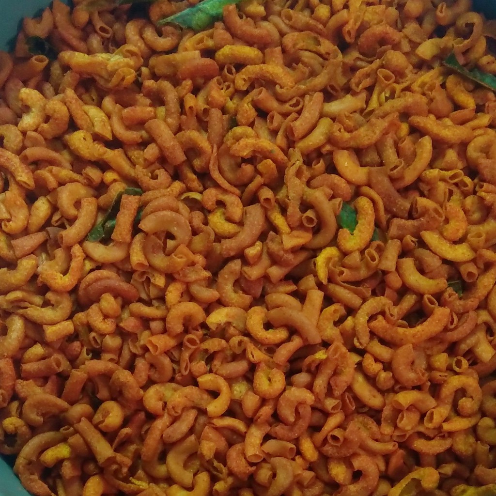 

SNACK, MAKANAN RINGAN, OLEH OLEH, MAHRONI BANTAT EXTRA PEDAS