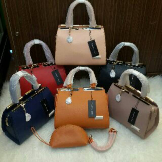 Charles & Keith  tas tengteng wanita