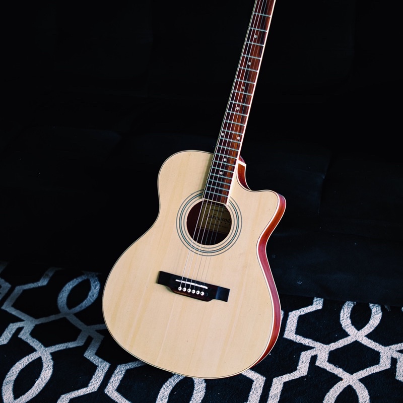 Gitar akustik Lakewood