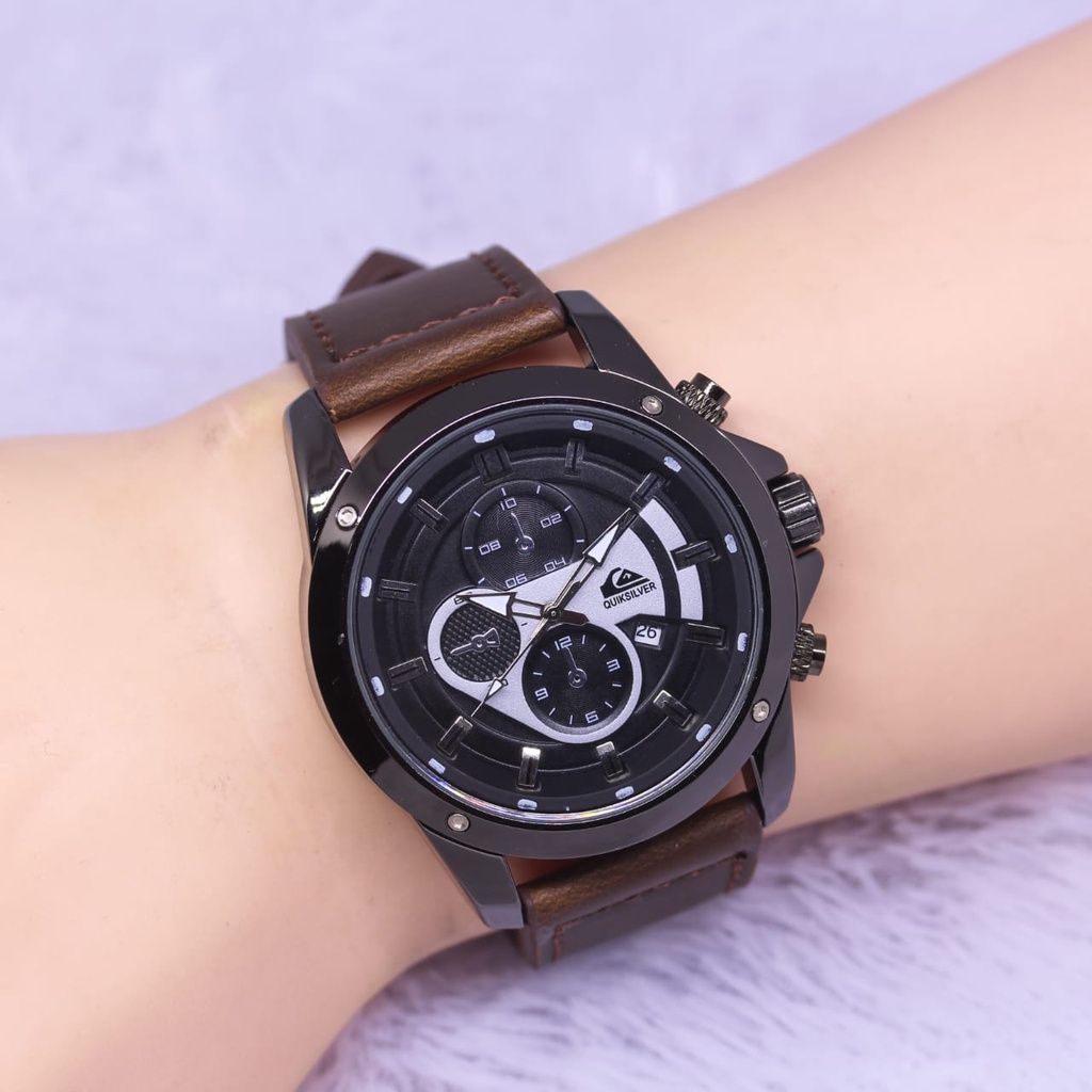 JAM TANGAN PRIA W95 TALI KULIT CHRONO HIASAN TANGGAL AKTIF DM 4.5CM FREE BOX  || JAM TANGAN FASHION PRIA KULIT