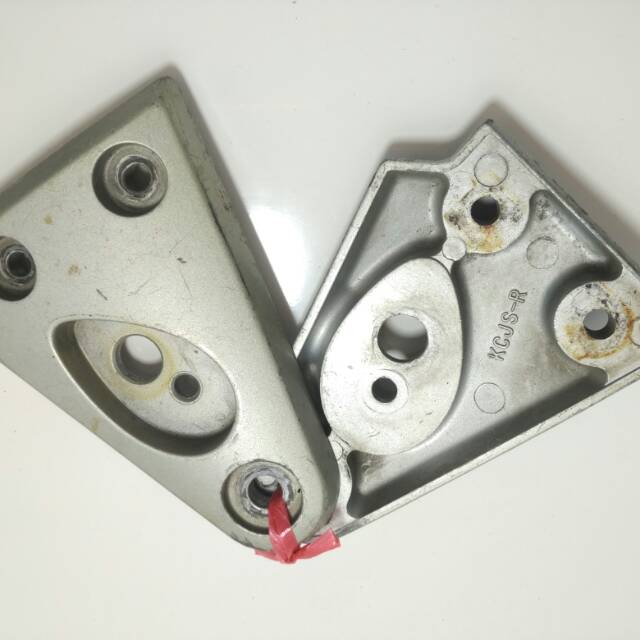 Kupingan lampu depan tiger revo tirev