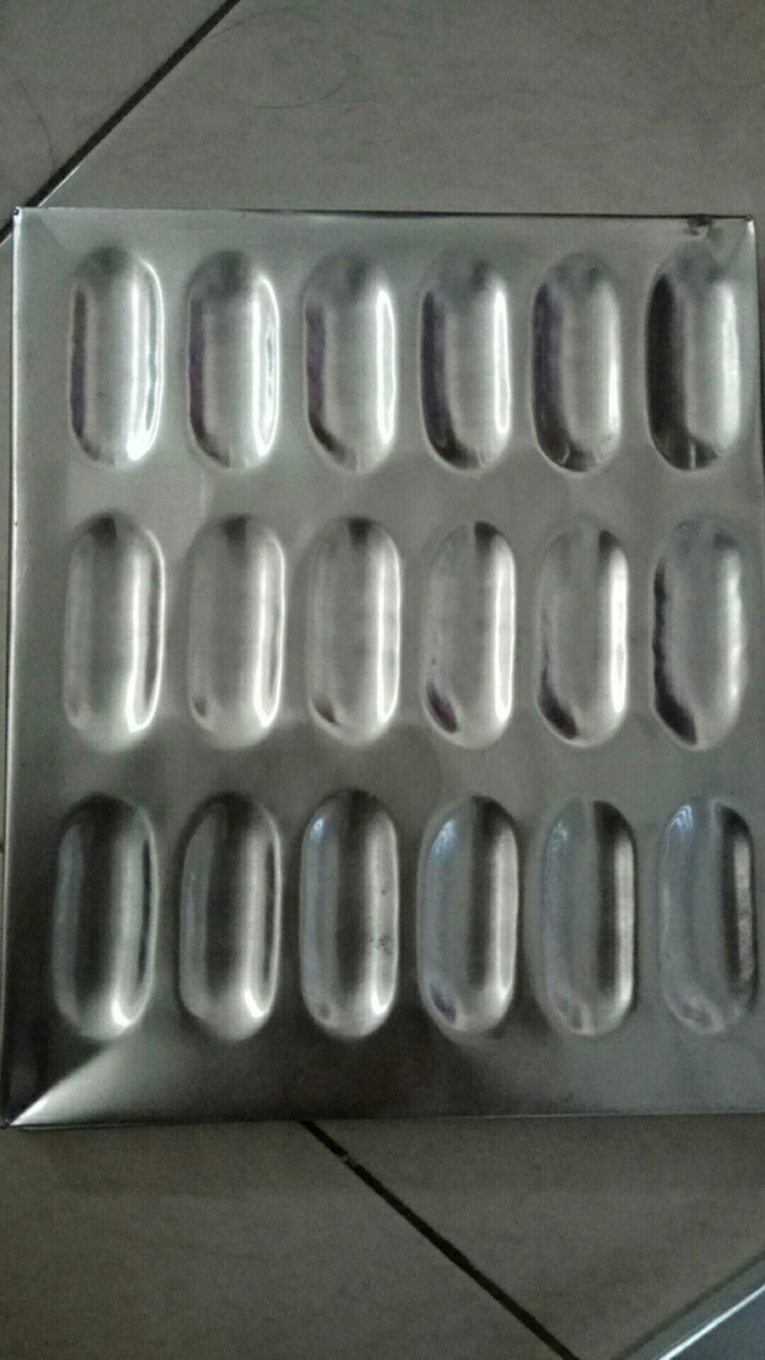 Cetakan Loyang Kue Lidah Kucing Lubang 18 - Perak Free Packing Bubble + Dus