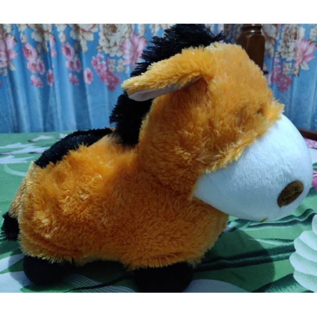 Boneka sedang kuda nil