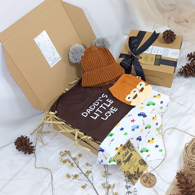 KADO BAYI | HAMPERS BAYI | JUMPER BAYI | JUMPSUIT BAYI | DRESS BAYI PEREMPUAN | BAJU BAYI LAKI LAKI | HAMPERS BAYI NEWBORN | HAMPERS BABY BOY | HAMPERS BABY GIRL | SETELAN ANAK LAKI LAKI | SETELAN ANAK PEREMPUAN | BABY GIFT | PARCEL NEWBORN | KADO LAHIRAN-daddy little love