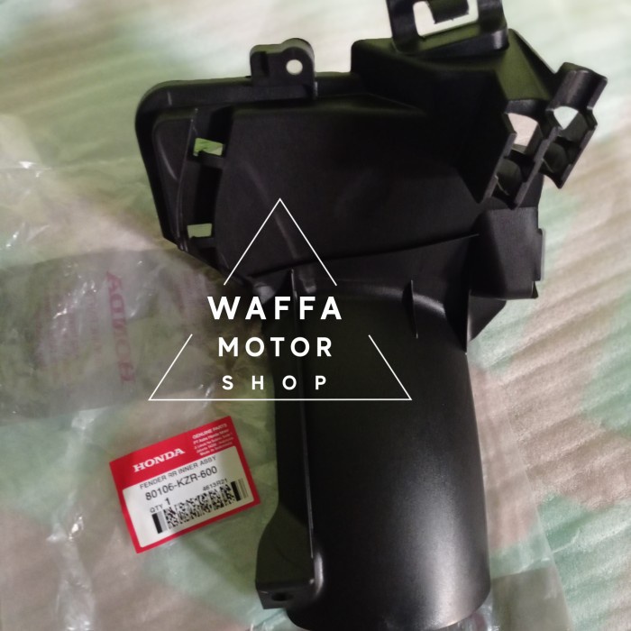 cover spakbor kolong atas ban belakang vario 125 old 2012-2014 ori