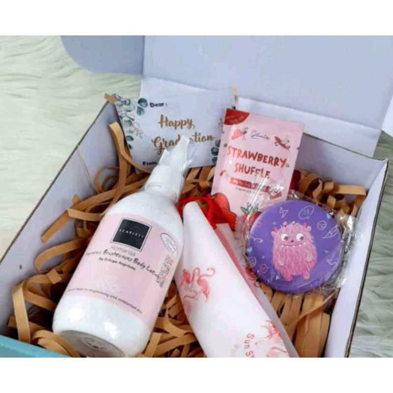 

Hampers Scarlet hampers ultah hampers wisuda kado nikah kado uni scarlet