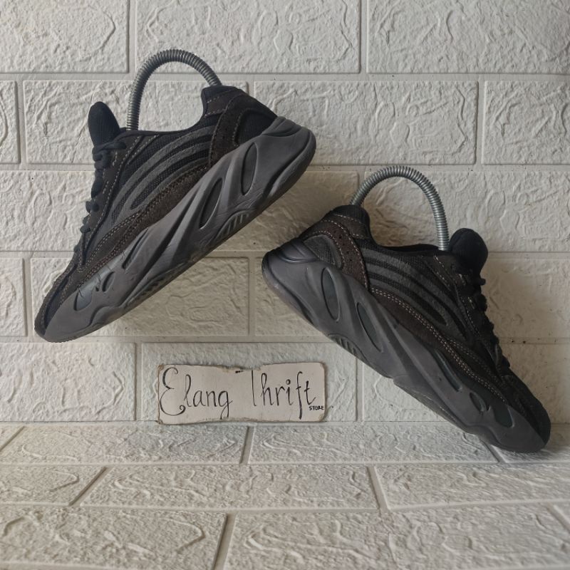 dark gray yeezy 700