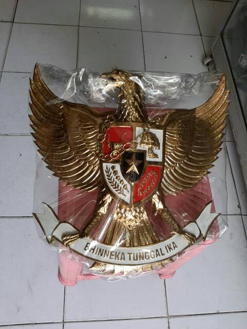 Patung Lambang Garuda Dinding Kuningan 40cm