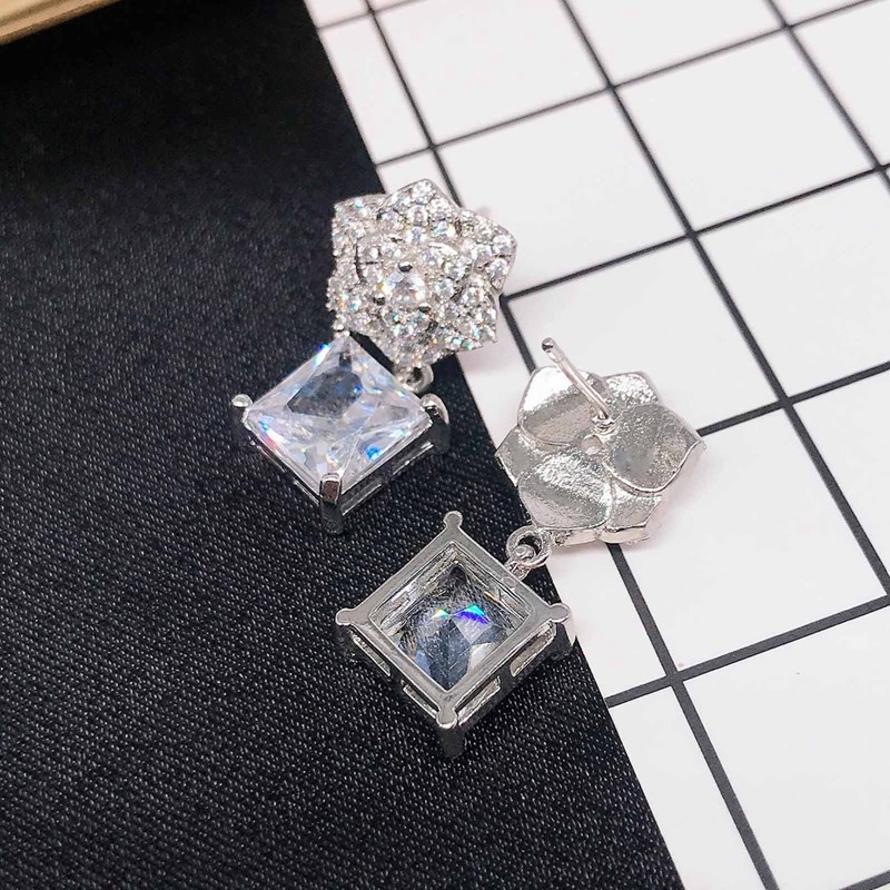 Fancyqube Anting Drop Cubic Zirconia Aaa Bentuk Bunga Mawar Persegi Warna Putih Untuk Wanita