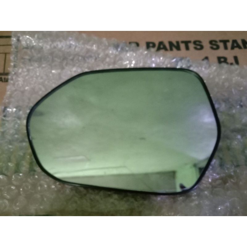 kaca cermi spion Toyota Sienta