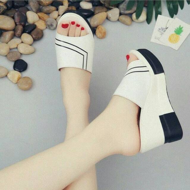 Pd 11 Wedges Sandal Motif Garis (Terbaru)