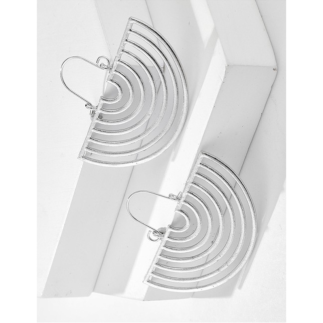 LRC Anting Tusuk Fashion Platinum-plated Openwork Semicircle Geometric Earrings D68177